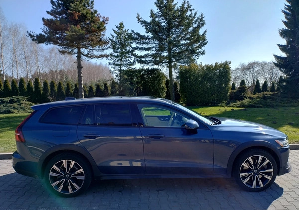 Volvo V60 Cross Country cena 149700 przebieg: 26000, rok produkcji 2021 z Margonin małe 277